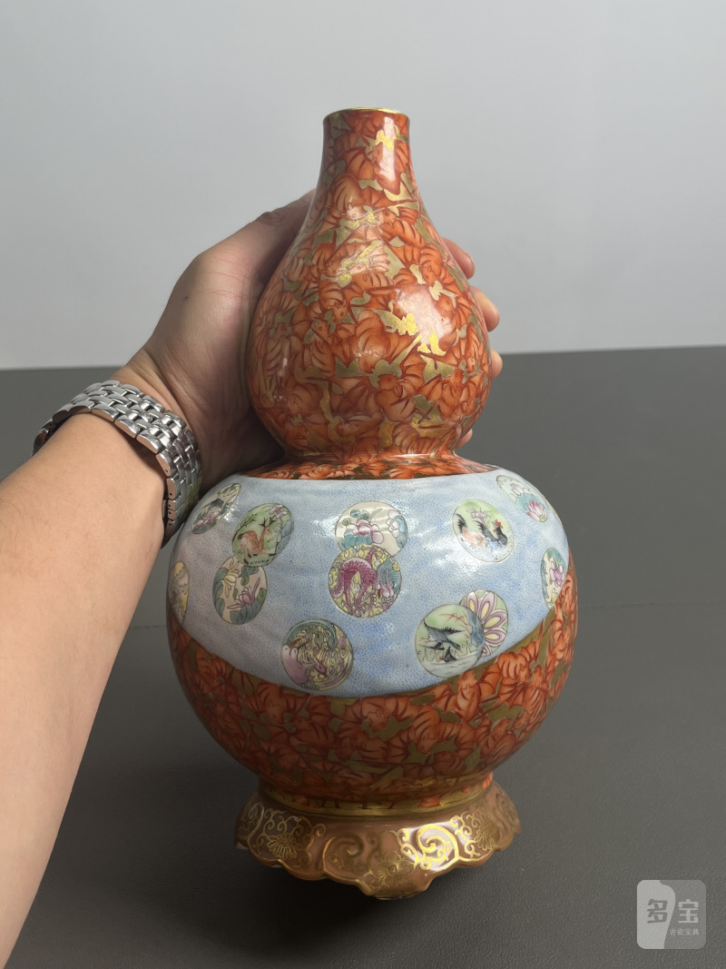 民国  木纹釉粉彩皮球花包袱瓶 - 图3